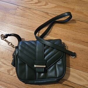 Elegant Green Quilted Crossbody Bag